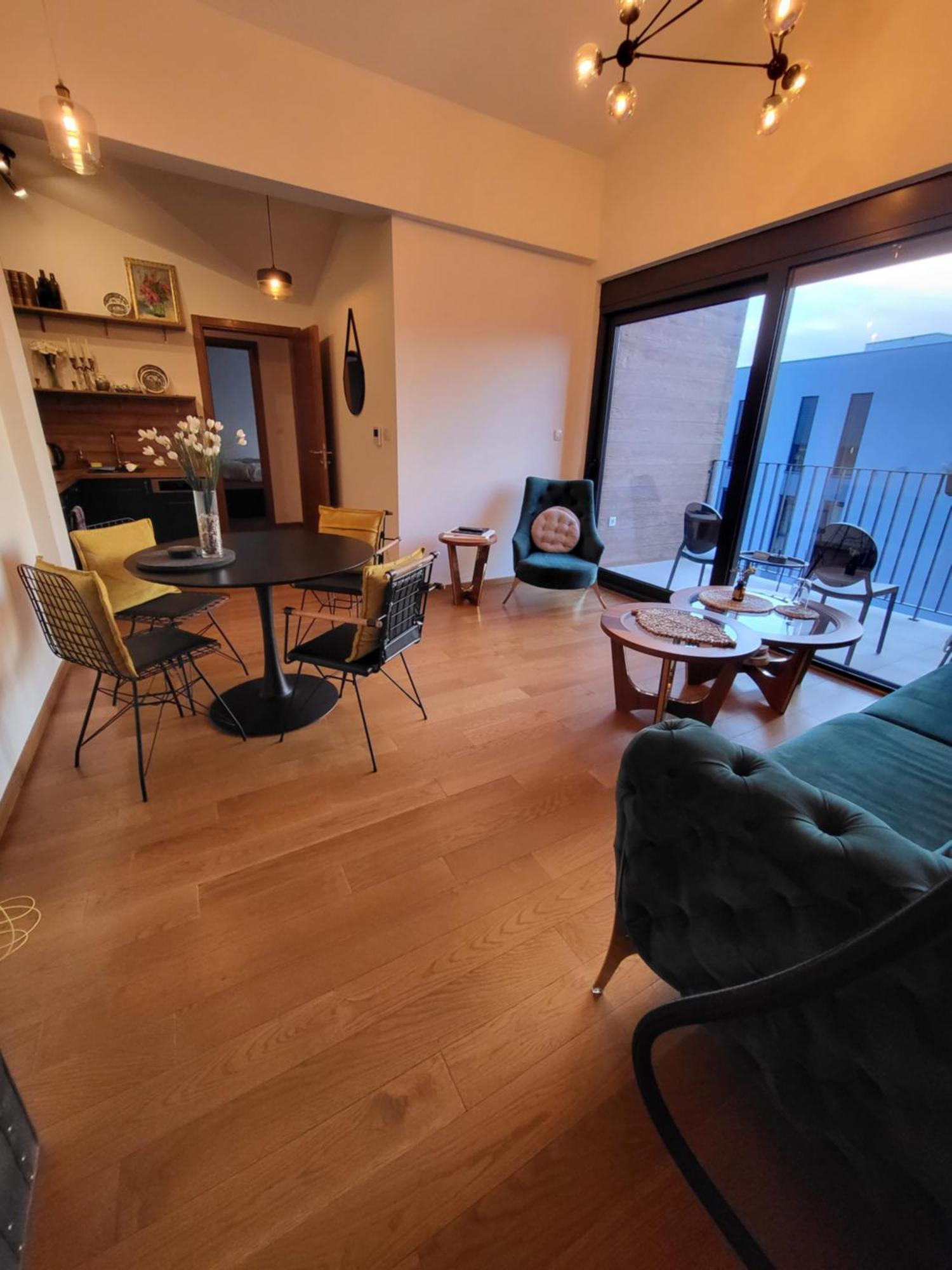New! Stylish 2 Bedroom Condo With View & Pool Tivat Eksteriør billede
